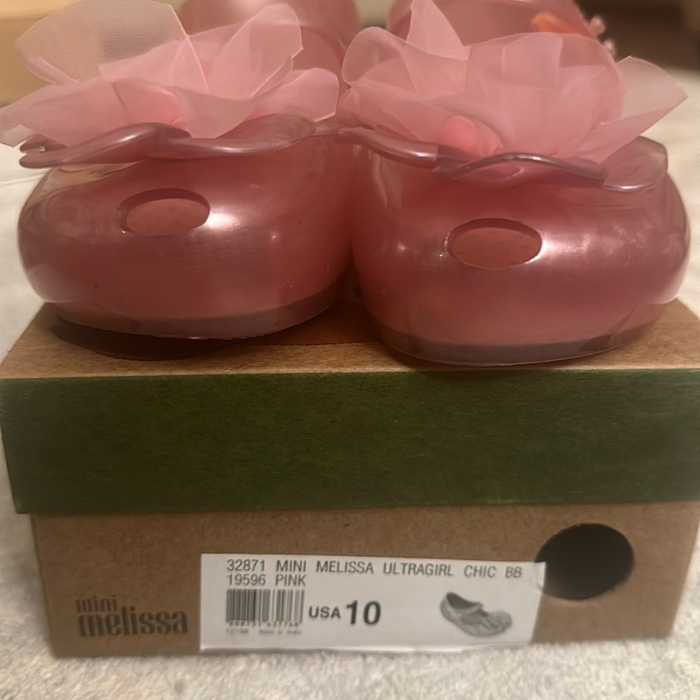 Mini Melissa girl size 10